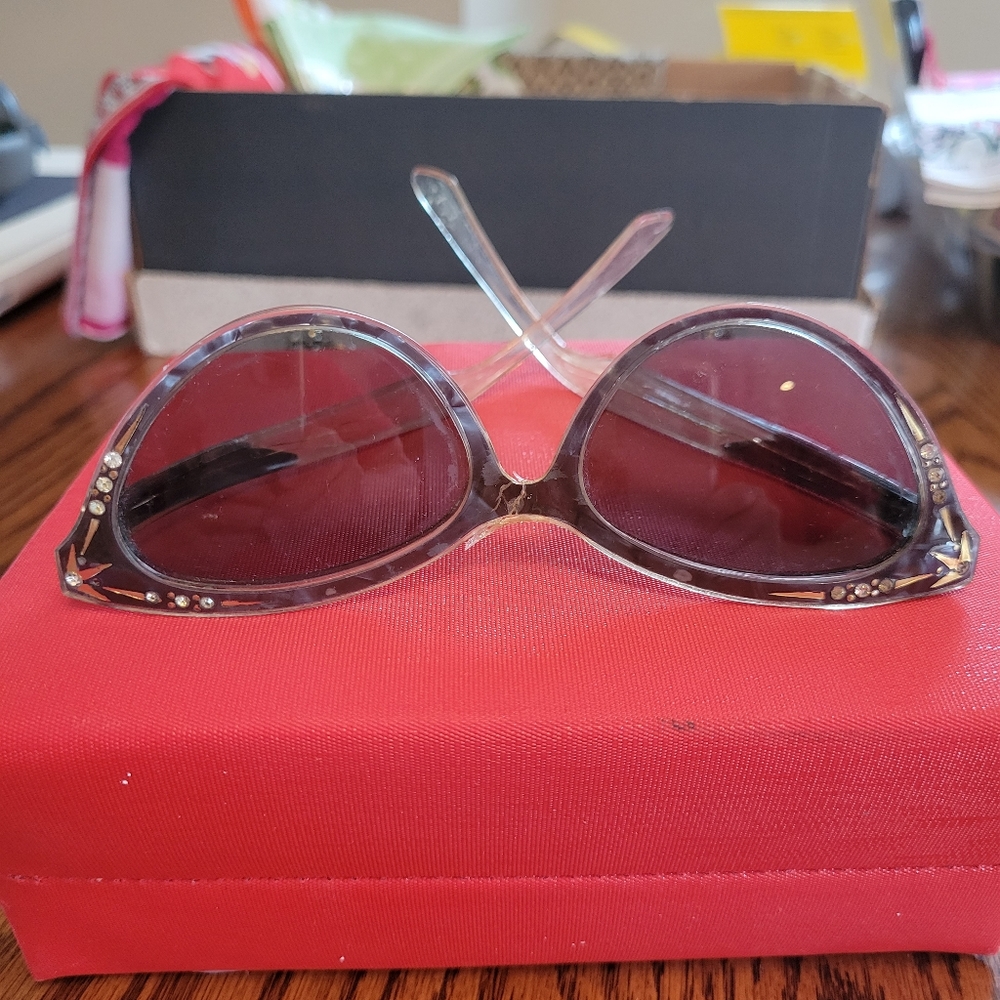 Broken! Vintage Cat Eye Sunglasses ~ MCM ~ 50s ~ Broken ~ Re-purpose or crafting